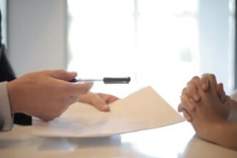 职工社保单位交的钱属于谁的？